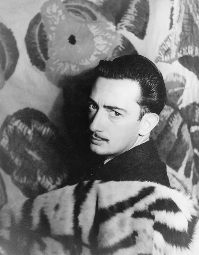 640px-Salvador_Dalí_1939